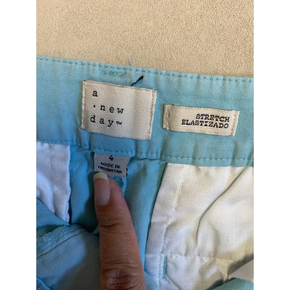 A New Day Womens Light Blue Stretch Chino Shorts Size 4 Mid Rise Summer Casual